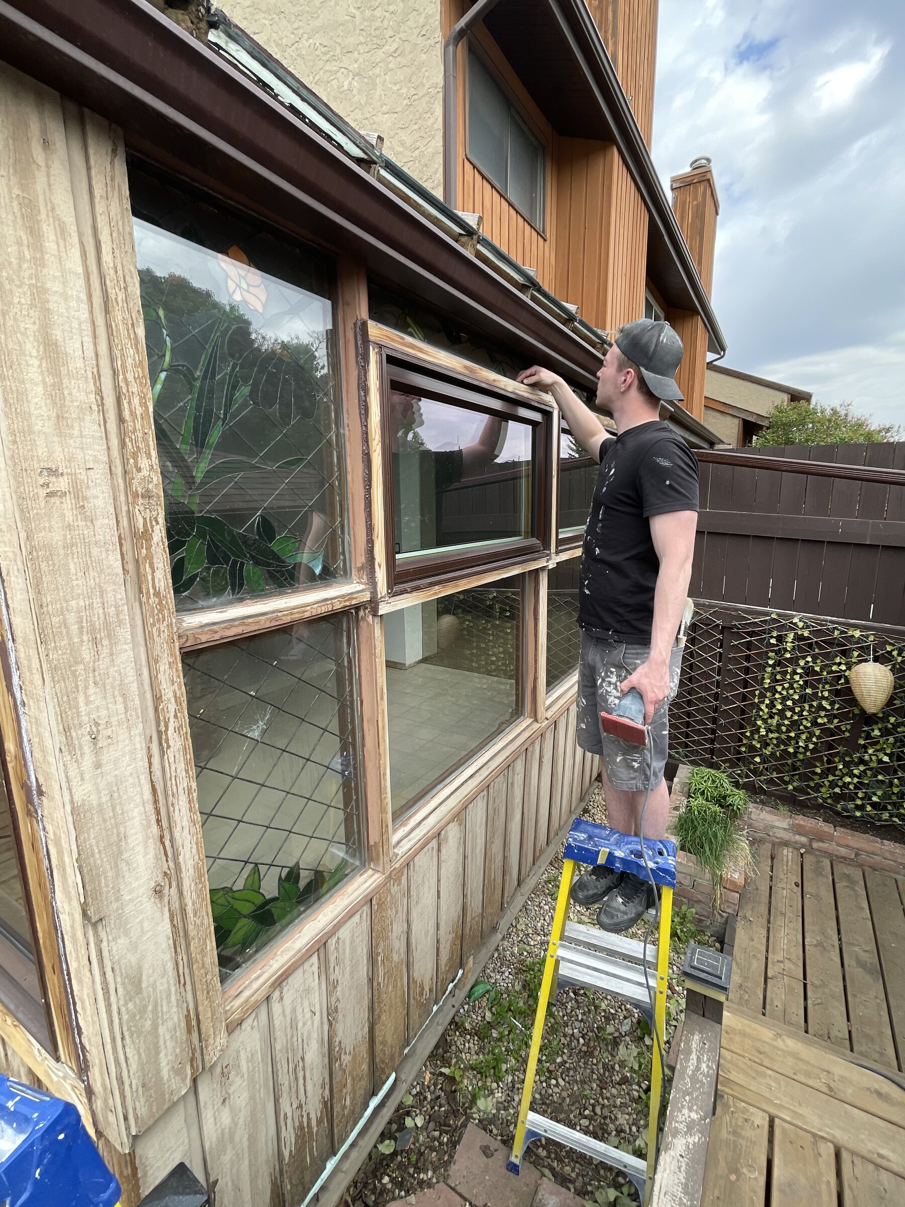 Exterior ladder work in Calgary, Calgary